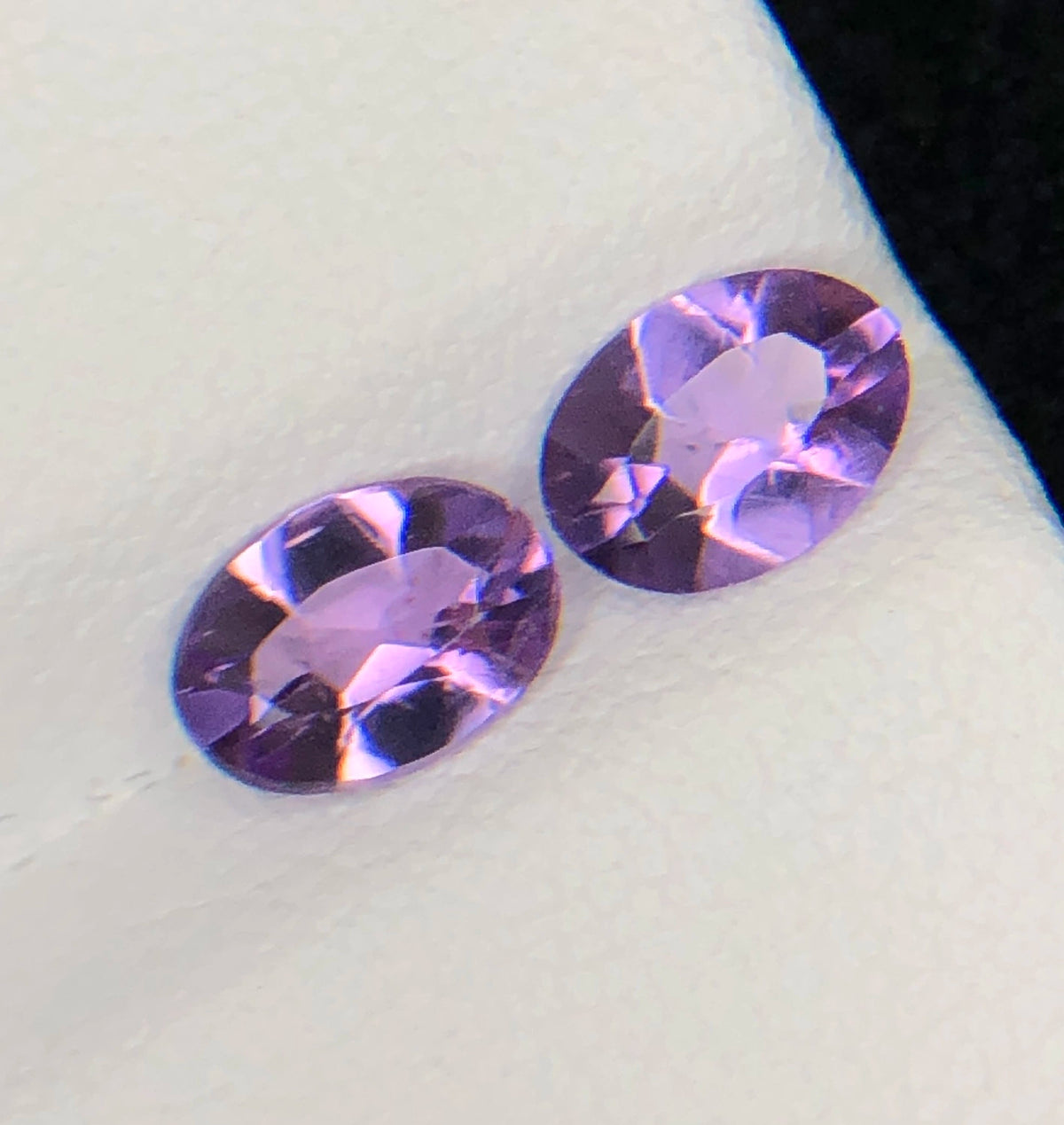 Set van 2 Natuurlijke Amethisten 1,30 ct – Ovaal Geslepen Paarse Edelstenen 6,6 × 4,8 mm
