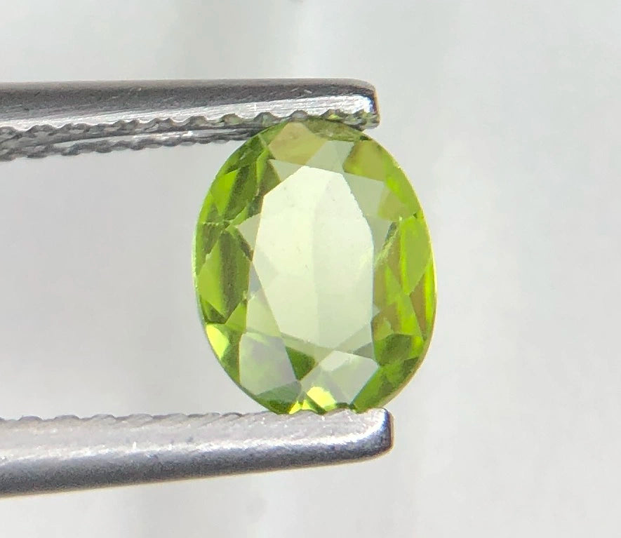 Natuurlijke Peridoot 1,05 ct – Ovaal Geslepen Losse Edelsteen