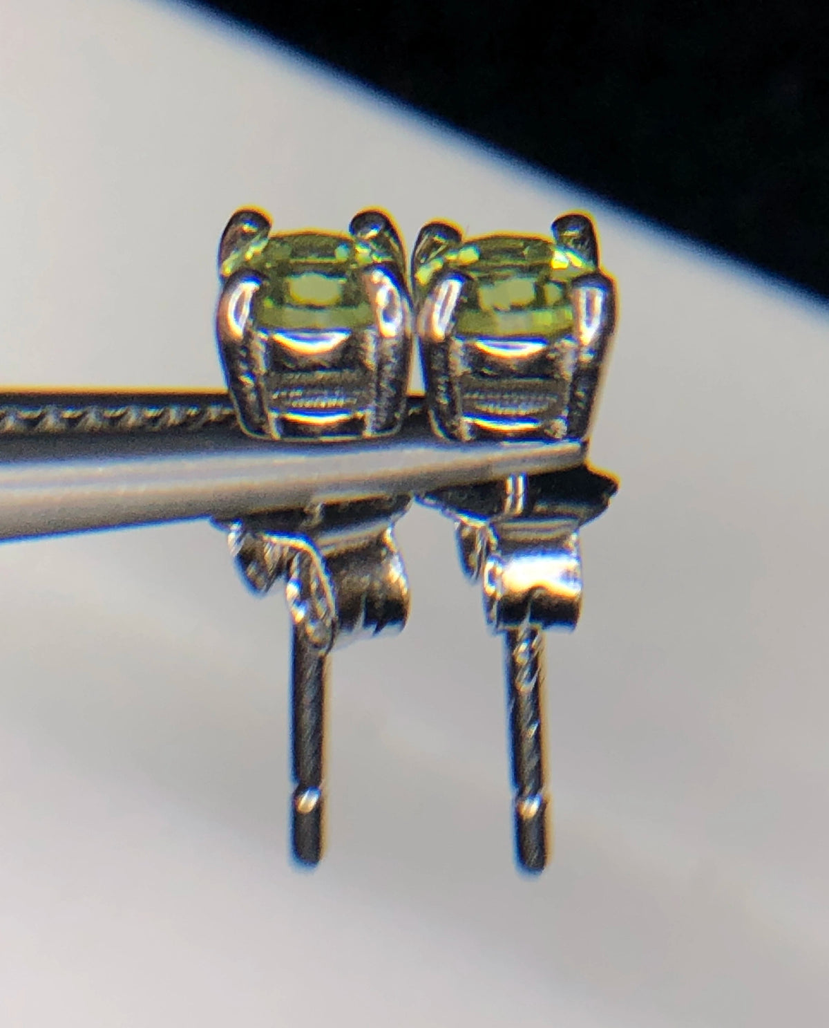 Natuurlijke Peridot Oorstekers 4,15 ct – 925 Sterling Zilver Rhodium Plated