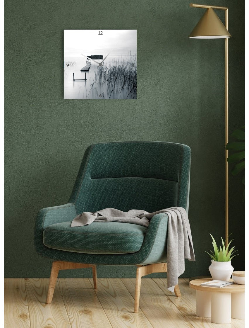 Acrylglas Wandklok ‘Rustige Steiger’ – Kalmerende Natuurprint van Unique Treasure