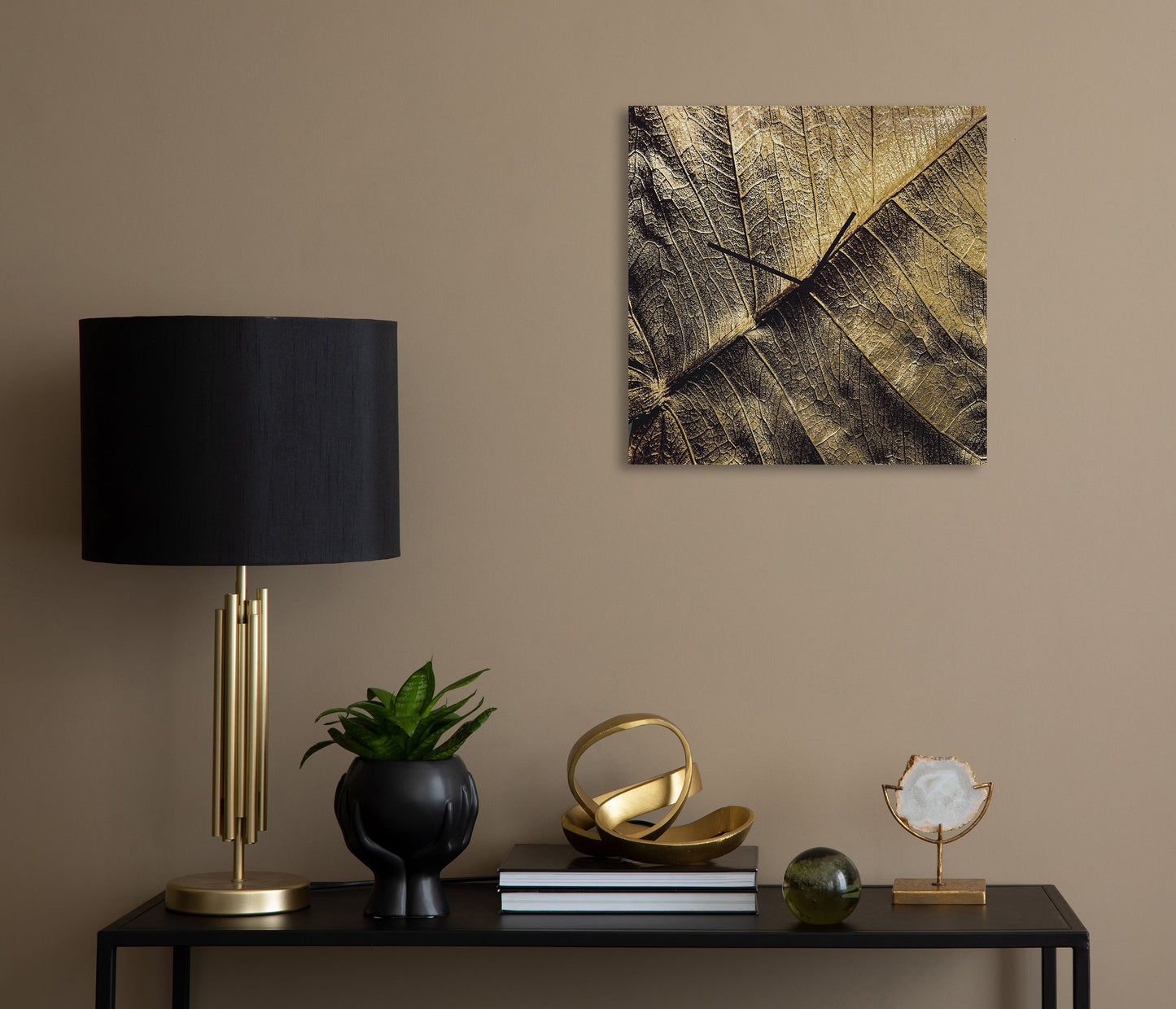 Noctis Aurum acrylglas wandklok met bladgoud – luxe designklok