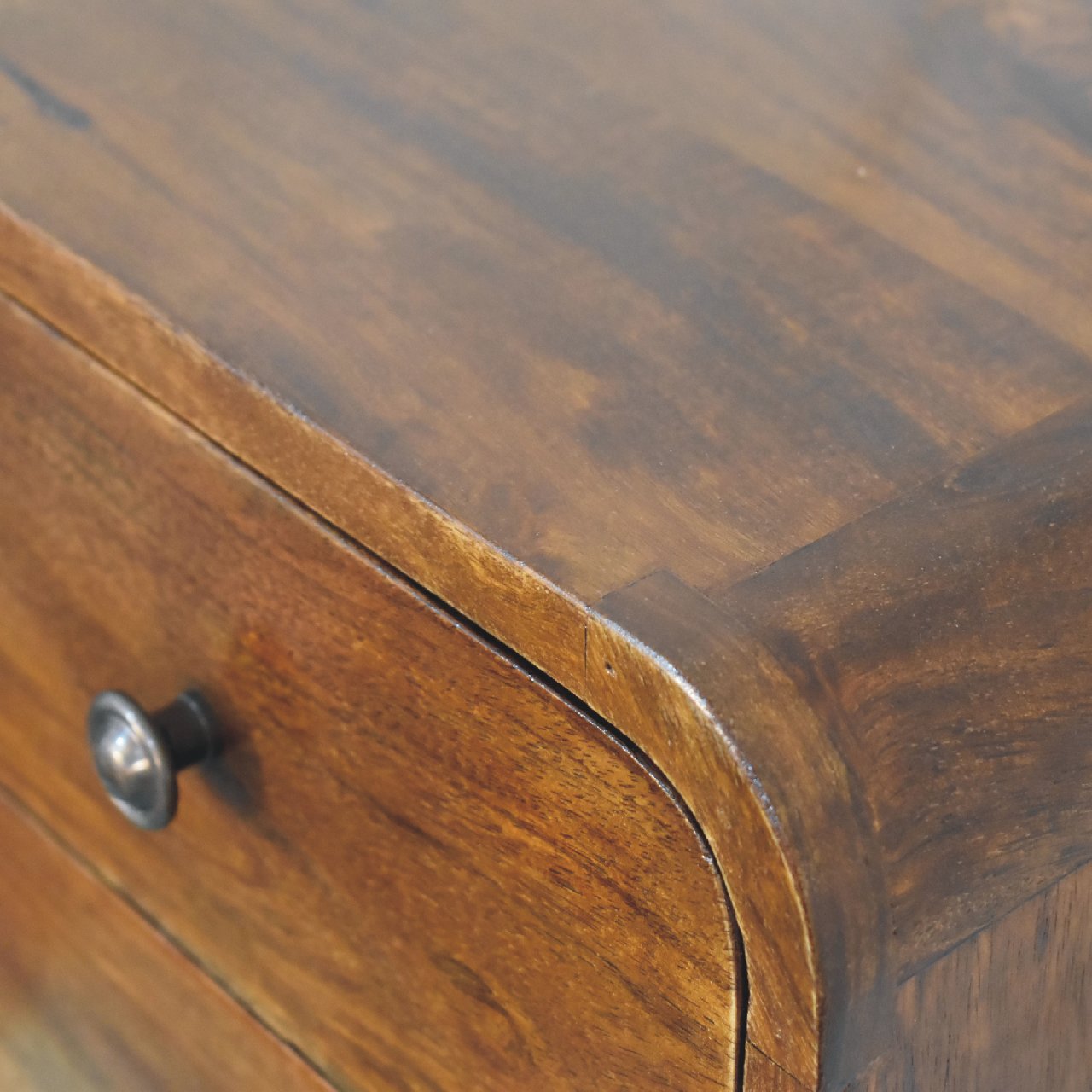 Handgemaakte -Elegant wandkastje – zwevend – mini formaat – kastanjehout