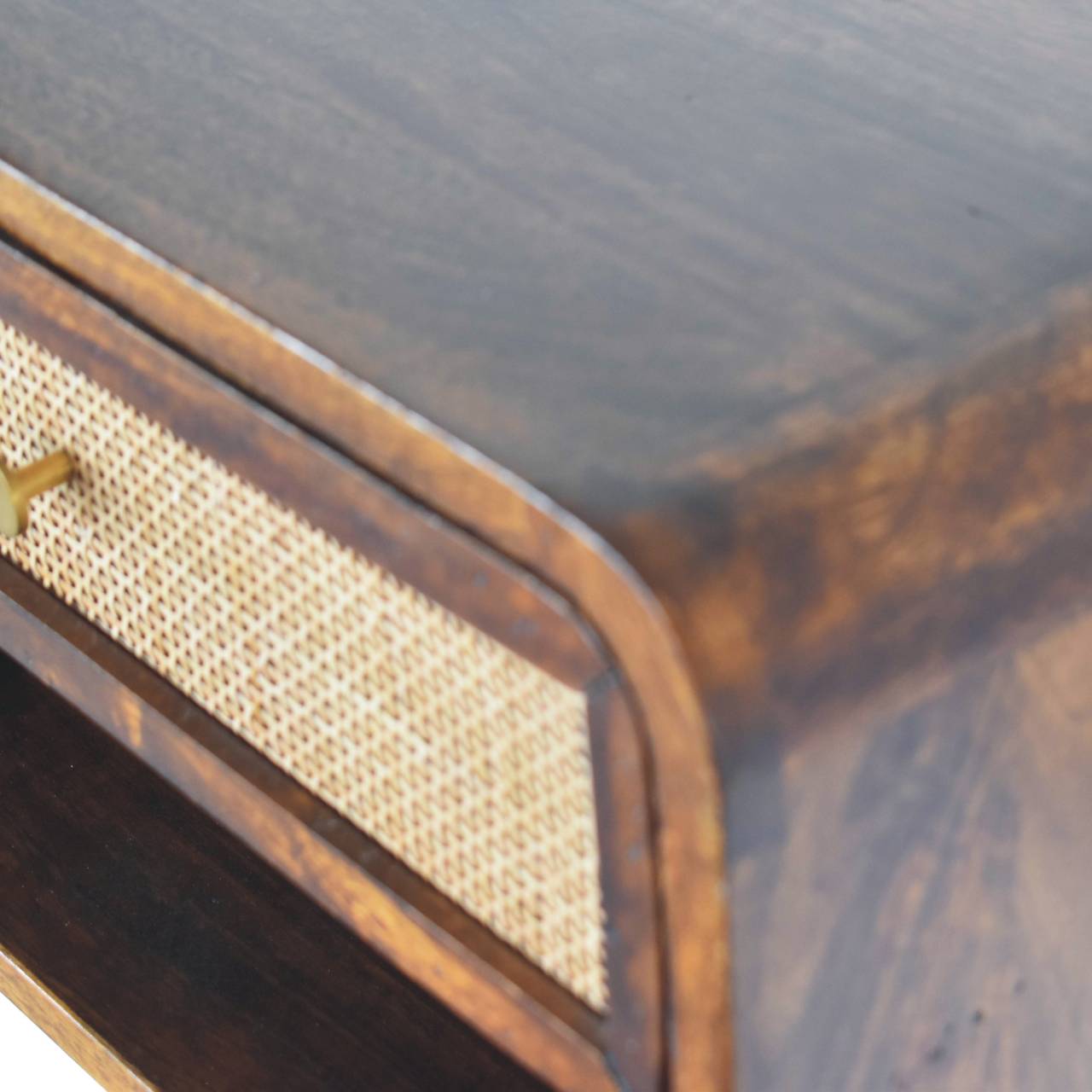 Handgemaakte -Zwevend wandkastje – kastanje – open geweven design – stijlvol