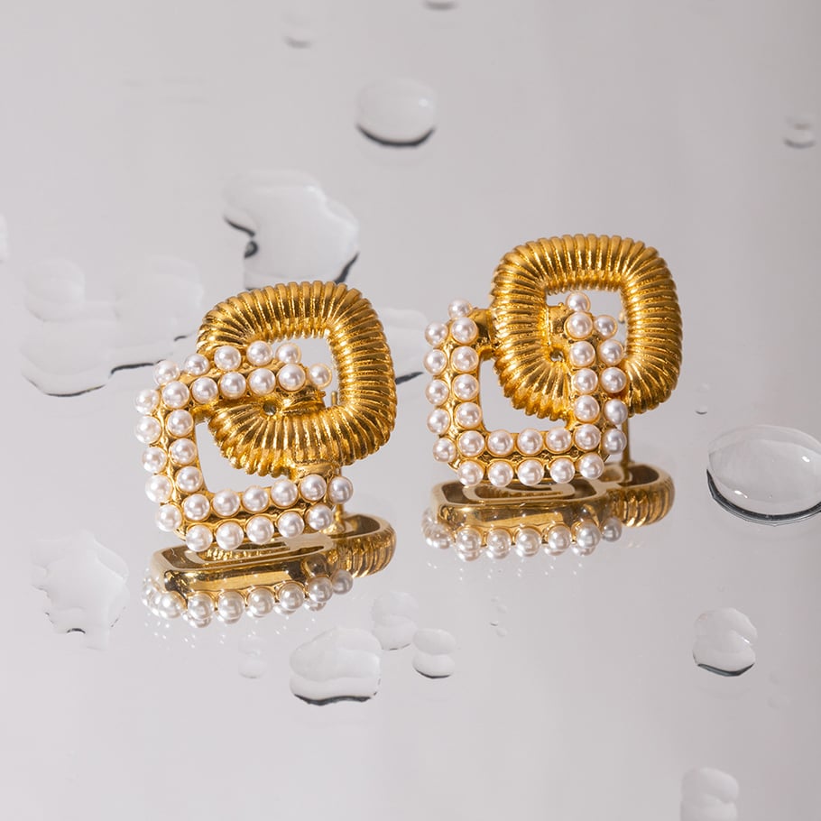 Geometrische 18 karaat Goud vergulde Oorbellen met Parelaccent – Elegant & Stijlvol voor Dames