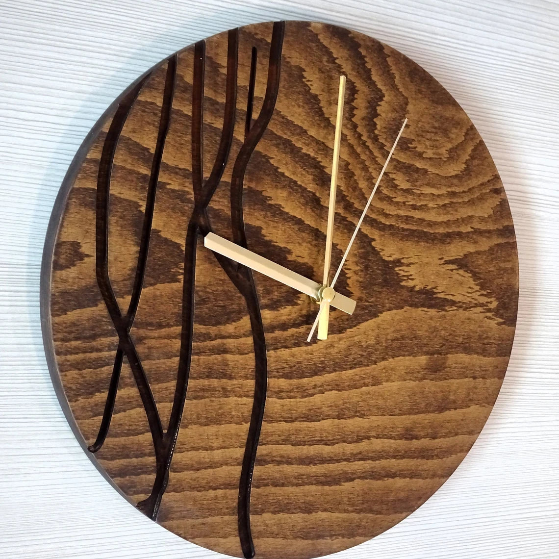 Epoxy Houten Wandklok in Lichtbruin met Donkerbruine Details