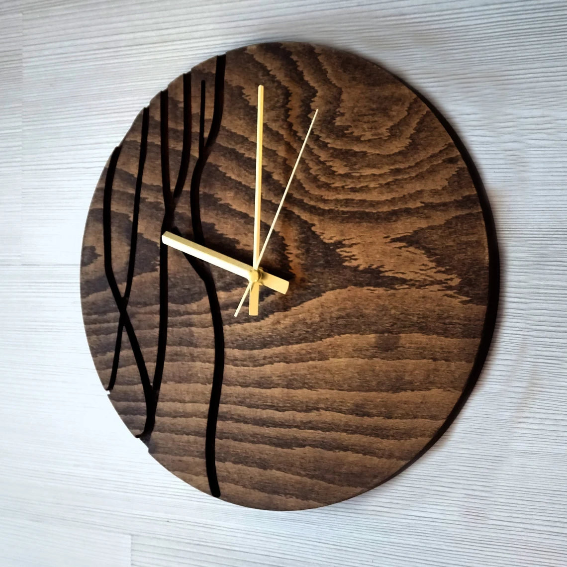 Epoxy Houten Wandklok in Lichtbruin met Donkerbruine Details