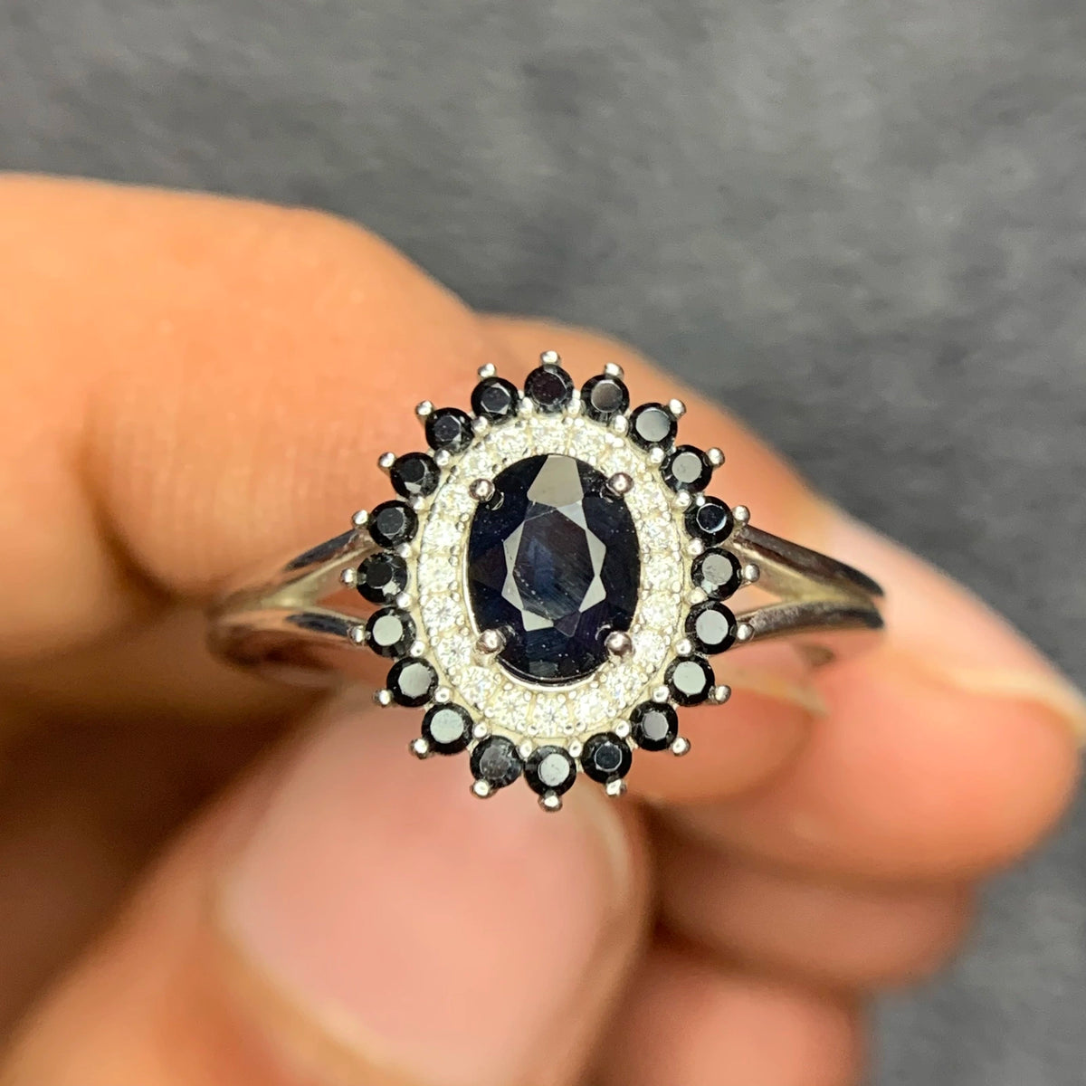 Natuurlijke Blauwe Saffier Ring met Spinel – 925 Sterling Zilver – Rhodium Plated
