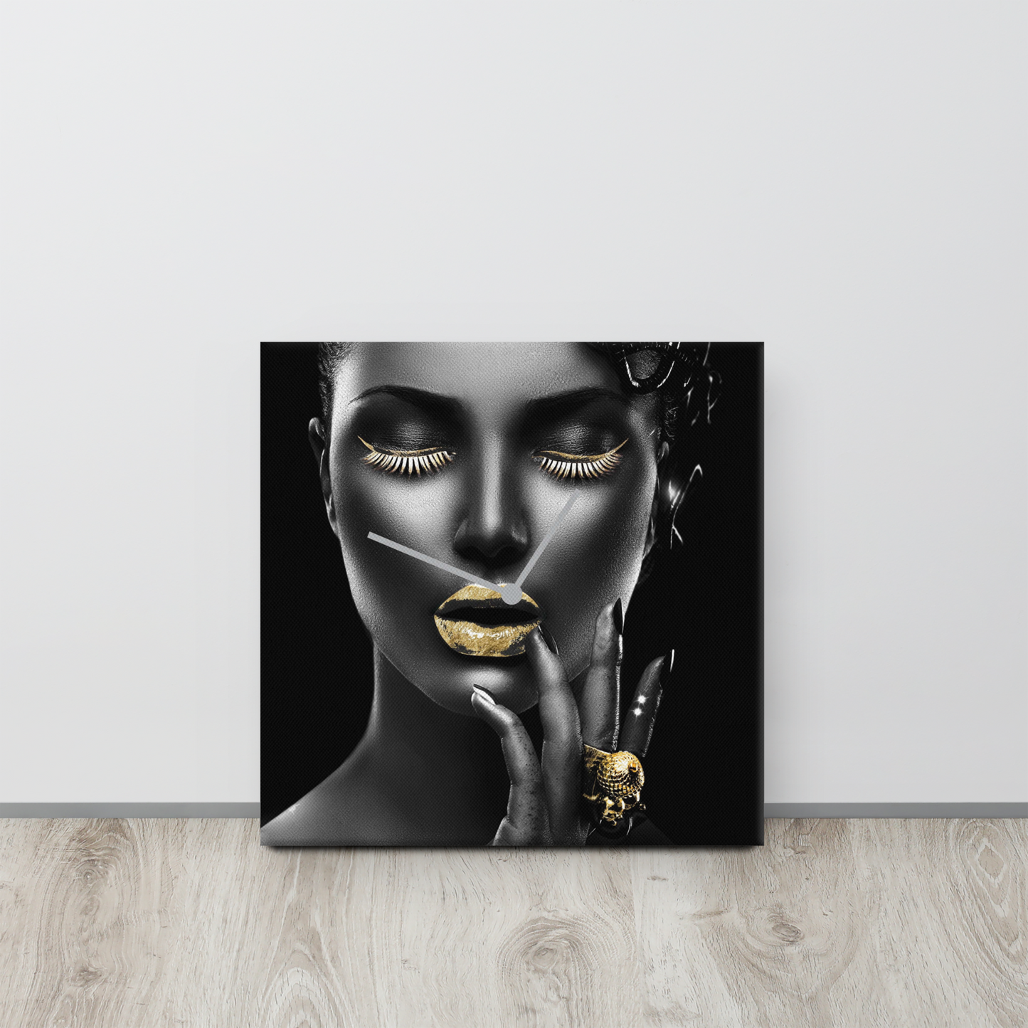 Acrylglas wandklok “Black & White Woman” met bladgoud – design kunstklok
