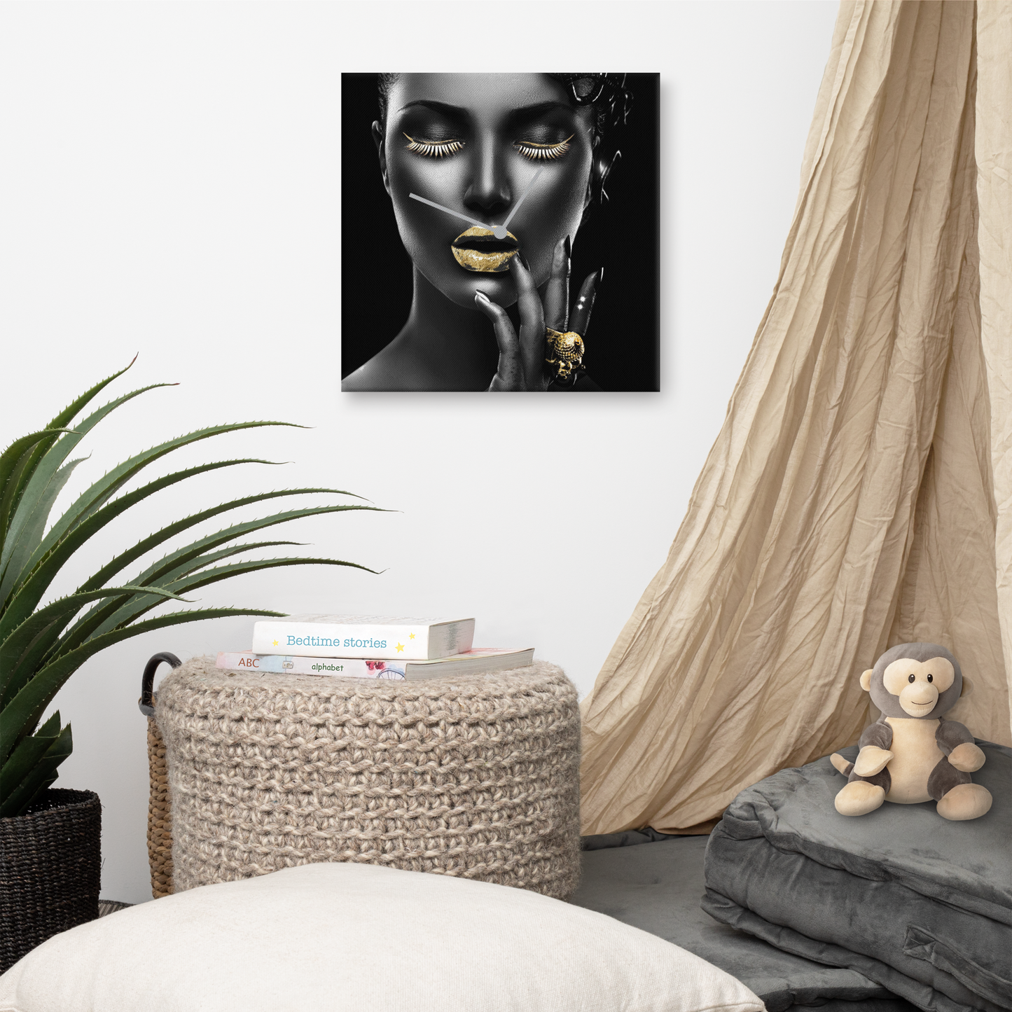 Acrylglas wandklok “Black & White Woman” met bladgoud – design kunstklok