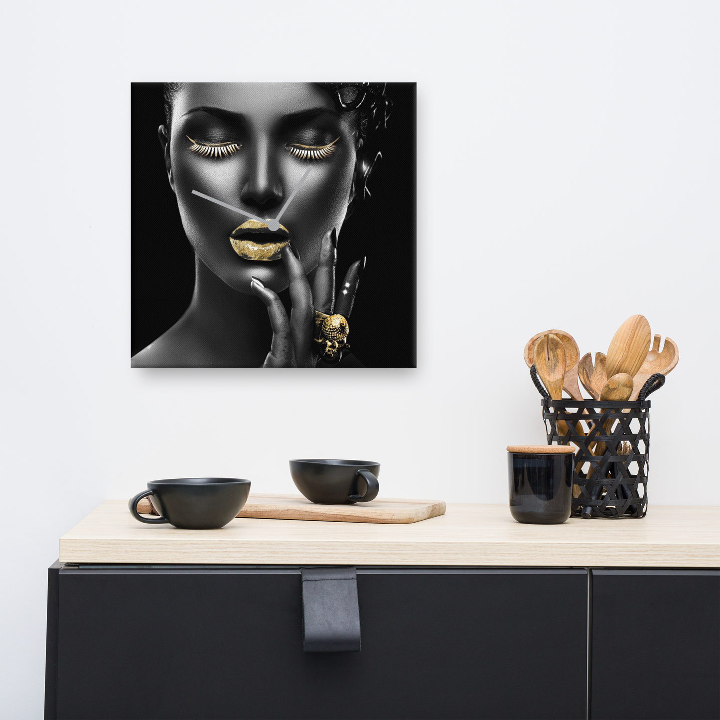 Acrylglas wandklok “Black & White Woman” met bladgoud – design kunstklok