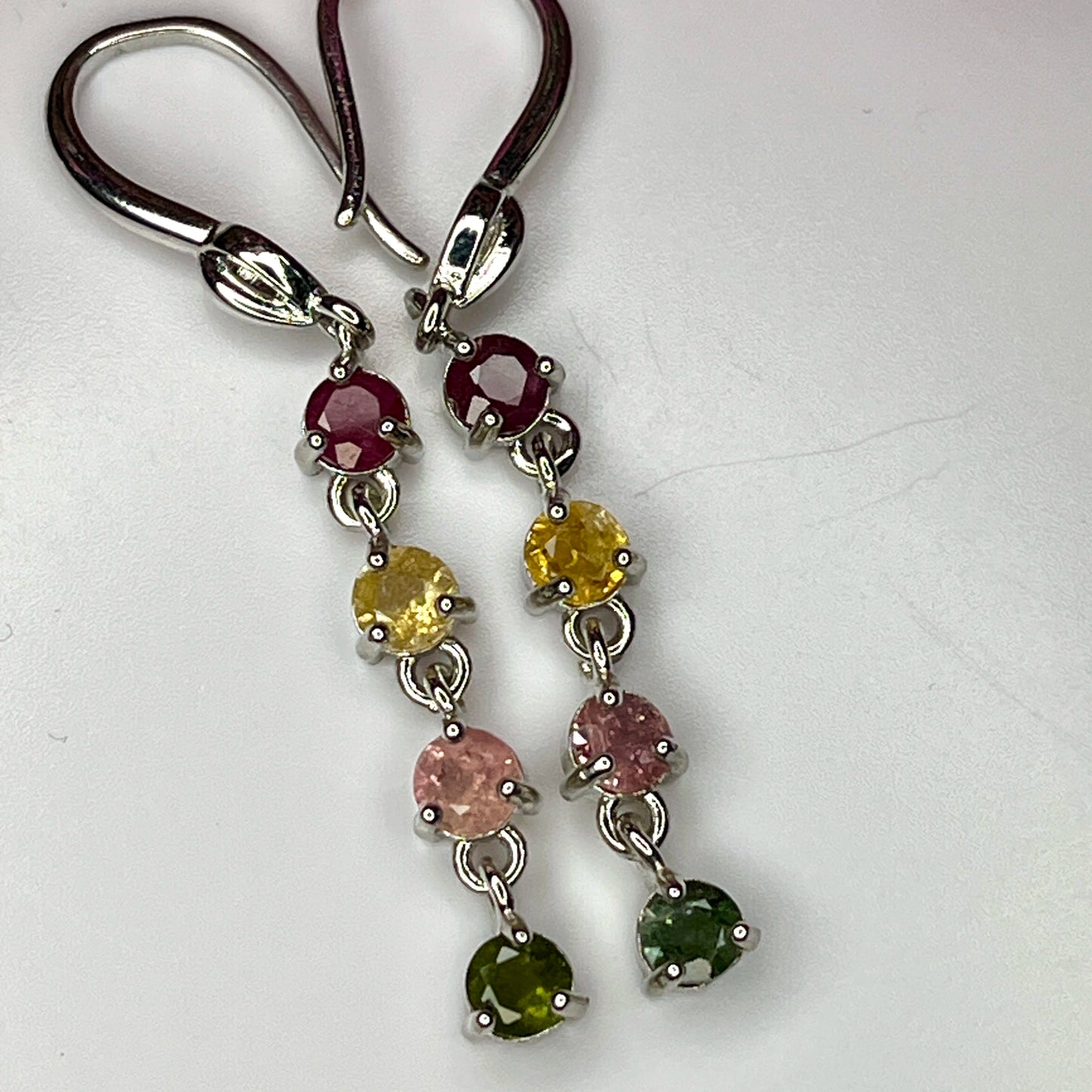 Natuurlijke oorbellen met toermalijn – Multicolor