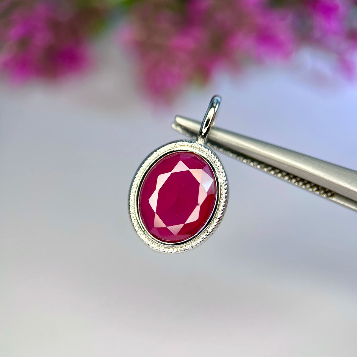 Natuurlijke Robijn Hanger – Glass Filled & Rhodium Plated