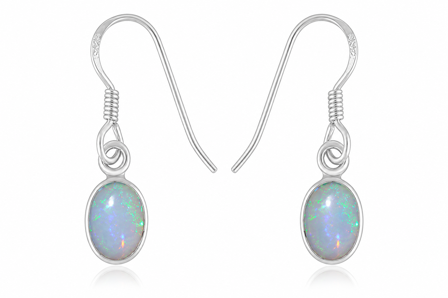 Natuurlijke oorbellen met Ethiopische opaal – ovaal, chatonzetting, 925 sterling zilver