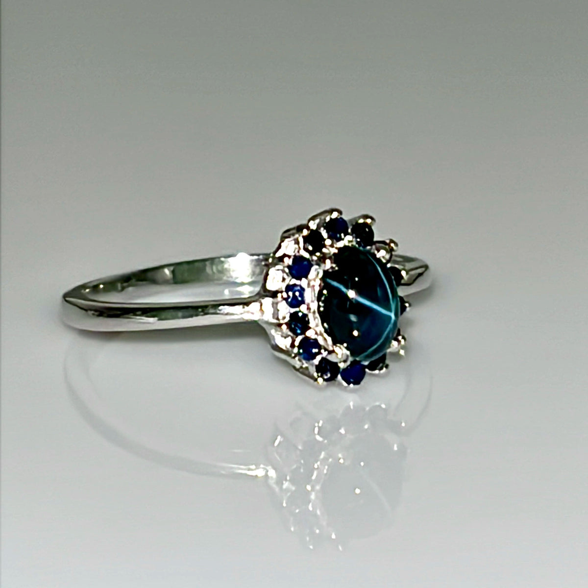 Natuurlijke Blauwe Ster Saffier Ring met Saffieren – 925 Sterling Zilver