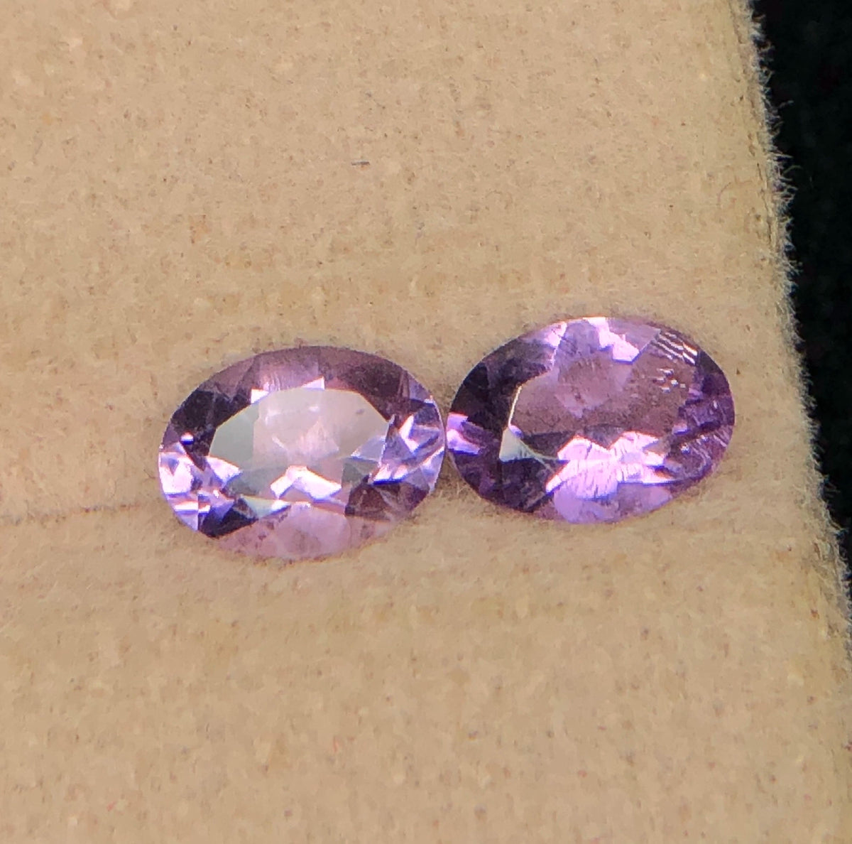 Set van 2 Natuurlijke Amethisten 1,30 ct – Ovaal Geslepen Paarse Edelstenen 6,8 × 4,8 mm
