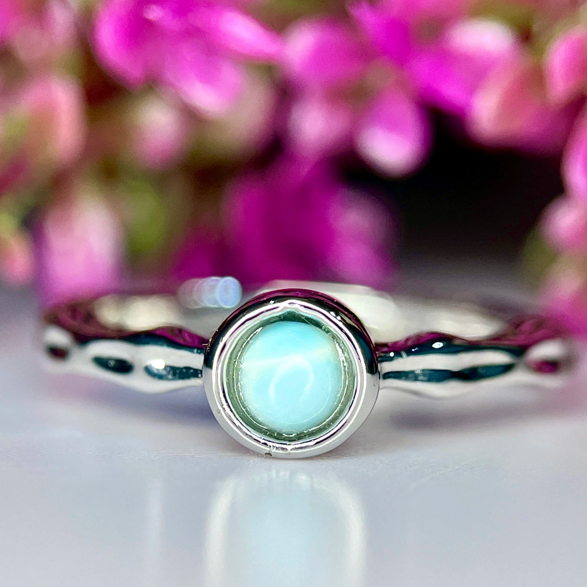 Exquise Natuurlijke Larimar Ring met Ultra Zeldzame Edelsteen – Rhodium Plated