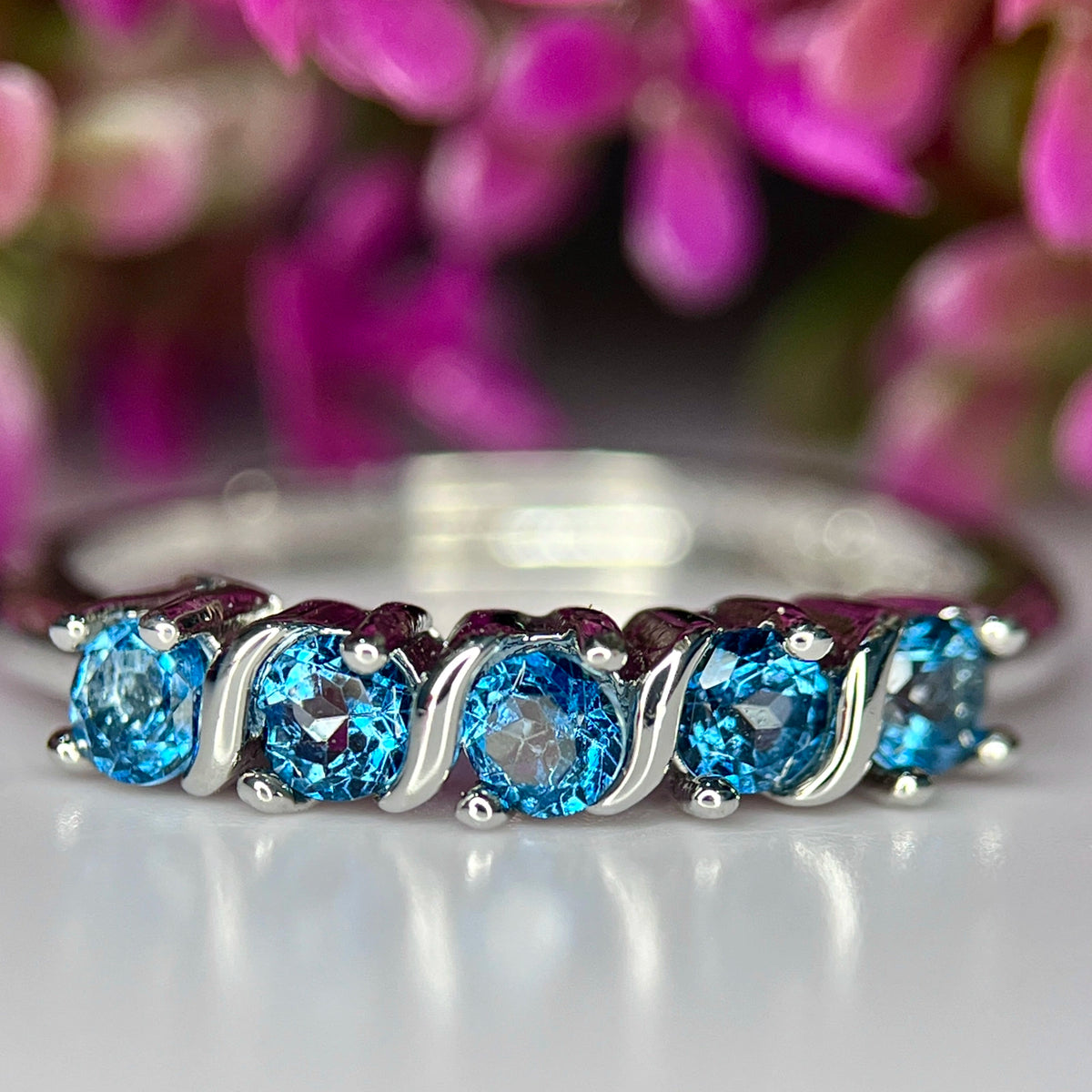 Natuurlijke London Blue Topaas Ring met CZ – Rhodium Plated