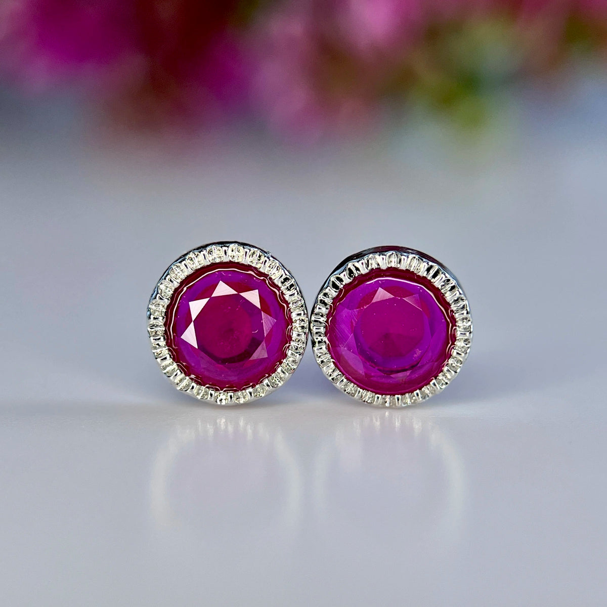 Natuurlijke Rode Robijn Oorbellen – Glass Filled & Rhodium Plated