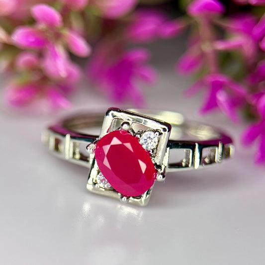 Ring met natuurlijke robijn, CZ en rhodiumplating
