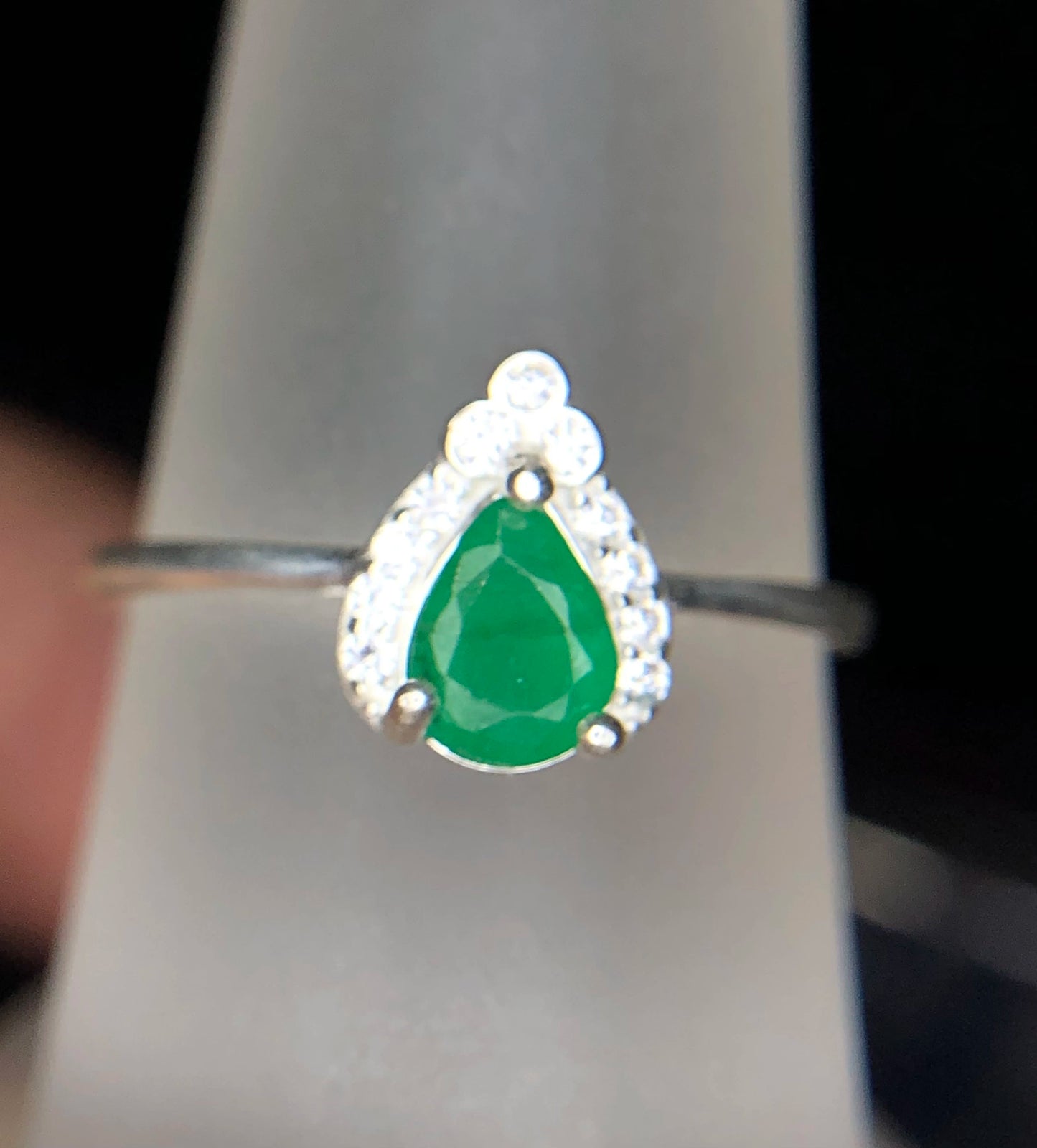 Ring van 925 sterling zilver met 6,60 ct natuurlijke smaragd