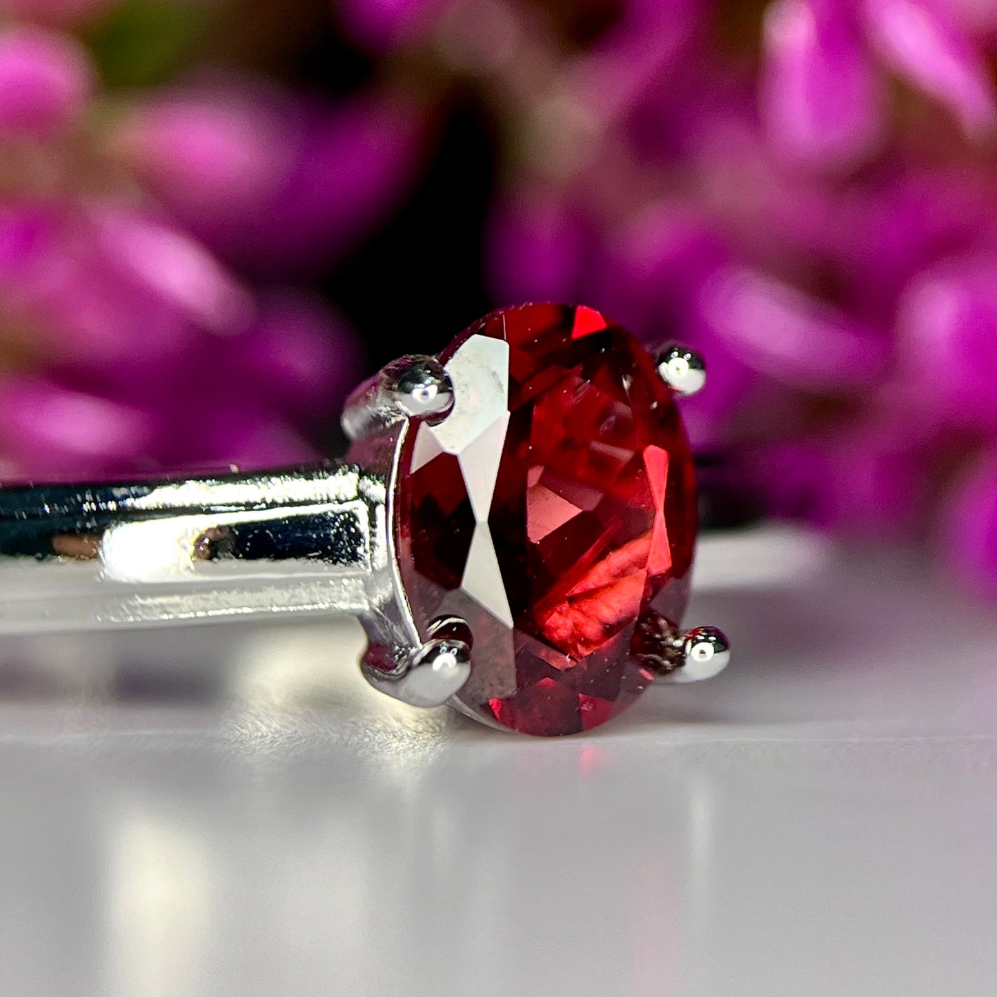 Ring met natuurlijke rode granaat