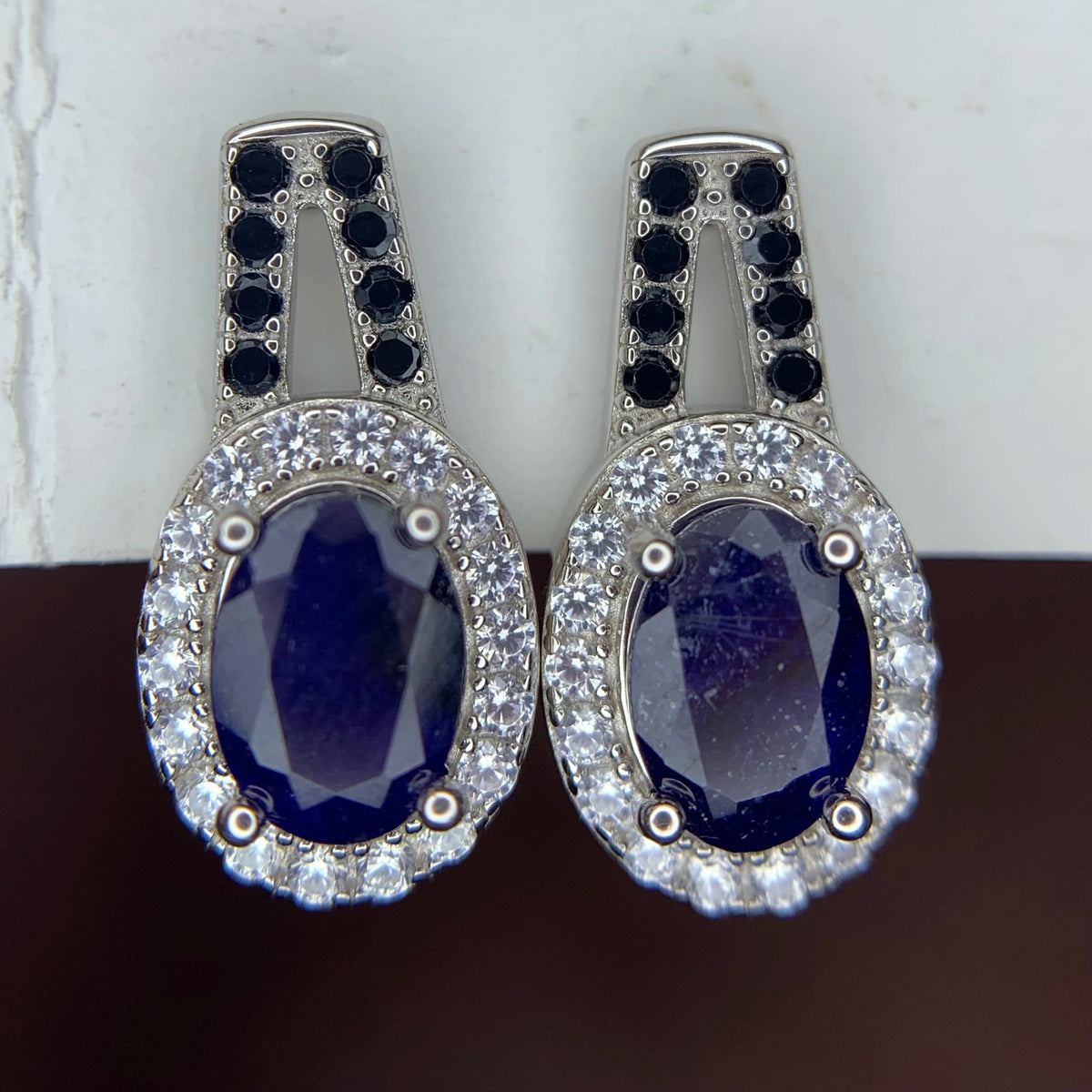 Natuurlijke Blauwe Saffier Oorstekers met Spinel – 925 Sterling Zilver – Rhodium Plated