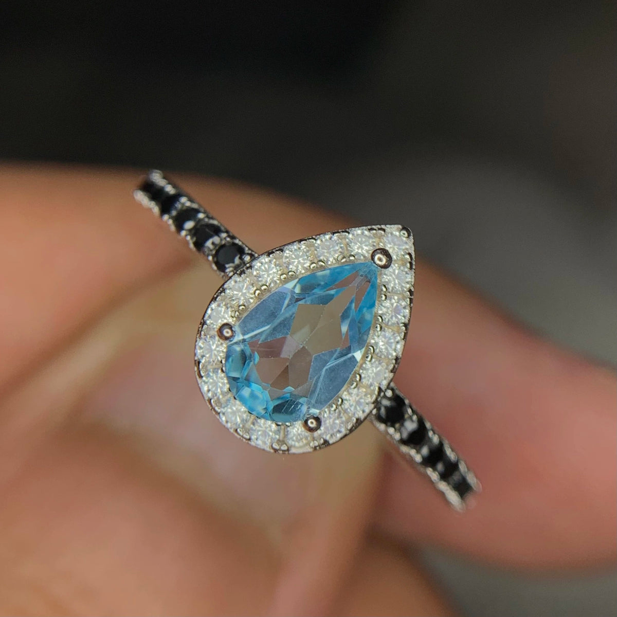 Natuurlijke Swiss Blue Topaas Ring met Spinel – 925 Sterling Zilver – Rhodium Plated