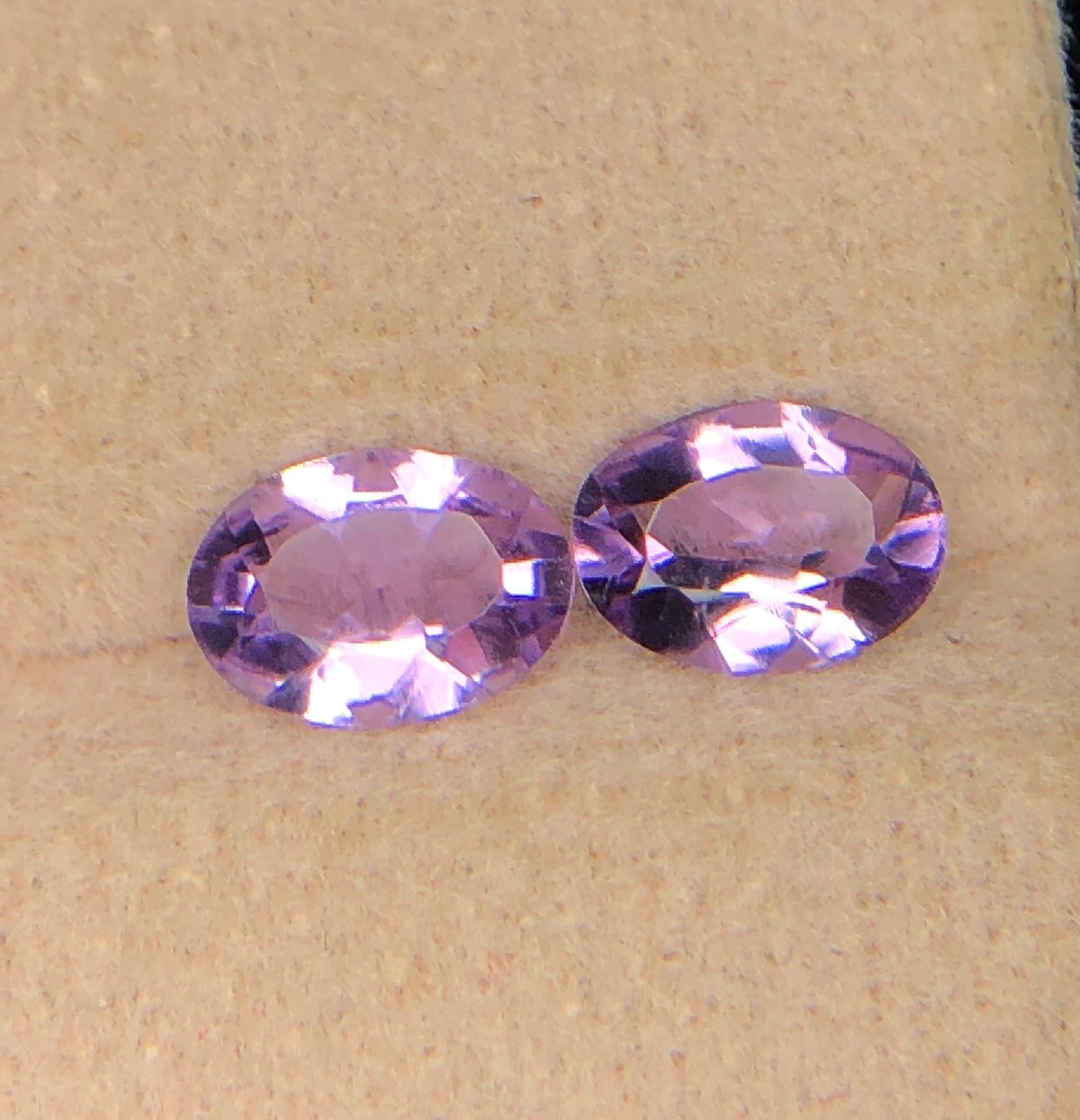 Set van 2 Natuurlijke Amethisten 1,20 ct – Ovaal Geslepen Paarse Edelstenen 6,6 × 4,8 mm