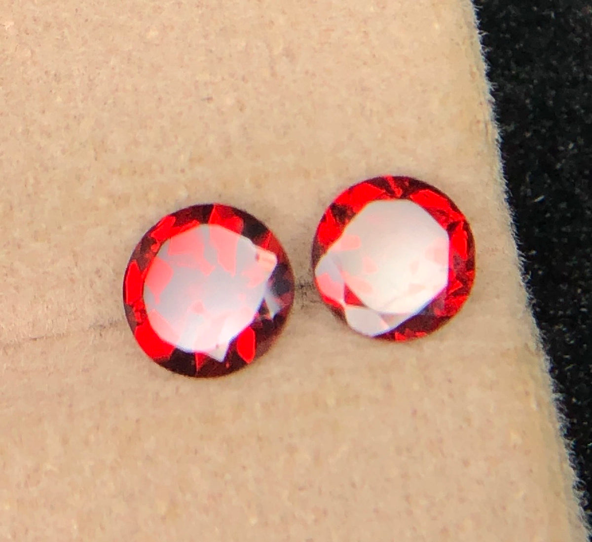 Set van 2 Natuurlijke Rode Granaten 2,05 ct – Rond Geslepen Edelstenenpaar 5,8 mm