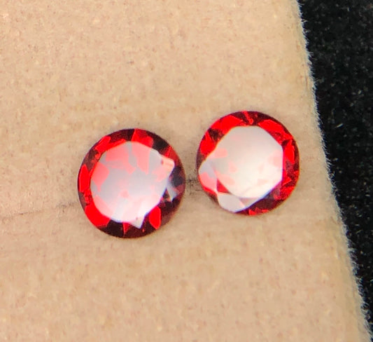 Set van 2 Natuurlijke Rode Granaten 2,05 ct – Rond Geslepen Edelstenenpaar 5,8 mm