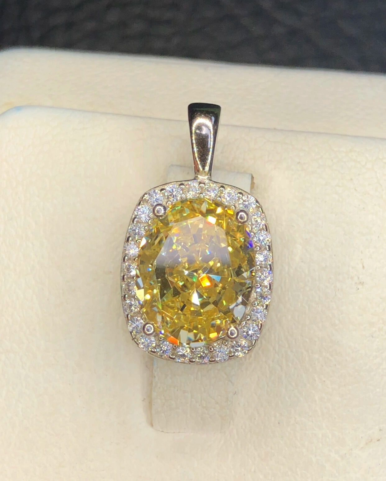 Hanger van 925 zilver met 16,90 ct fonkelende CZ/moissaniet
