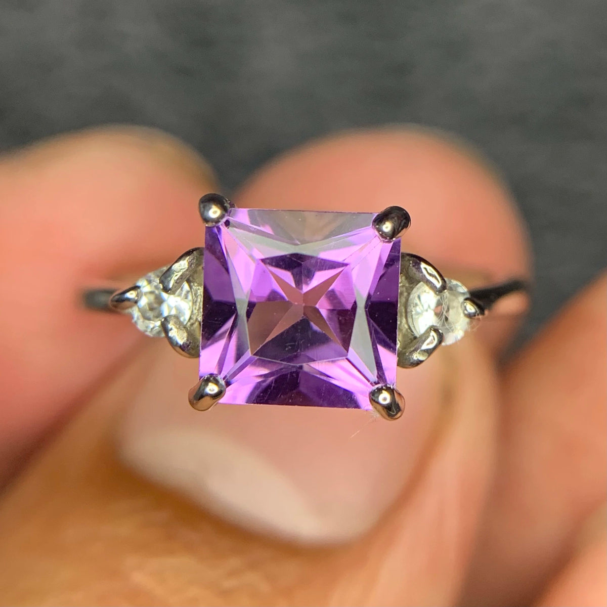 Natuurlijke Amethist Ring met Zirkonia – 925 Sterling Zilver – Rhodium Plated