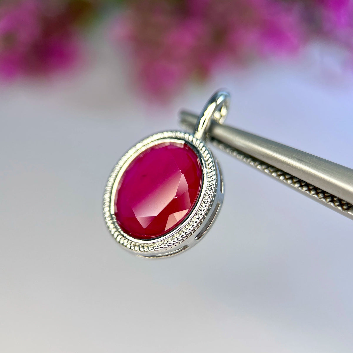 Natuurlijke Robijn Hanger – Glass Filled & Rhodium Plated