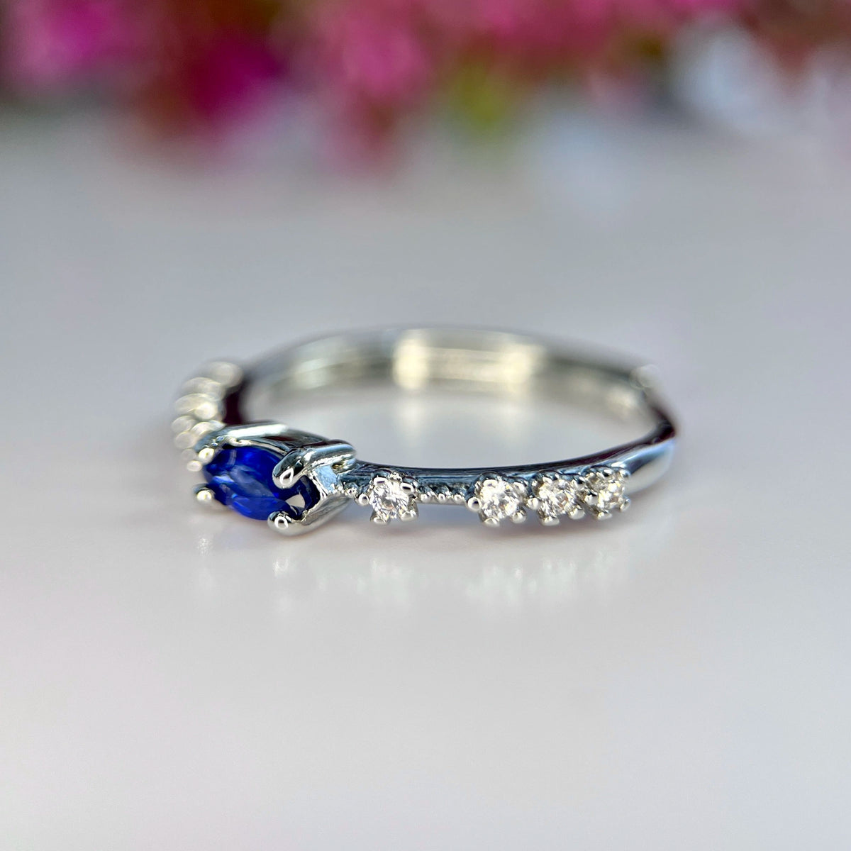 Natuurlijke Blauwe Saffier Ring met Zirkonia – Rhodium Plated
