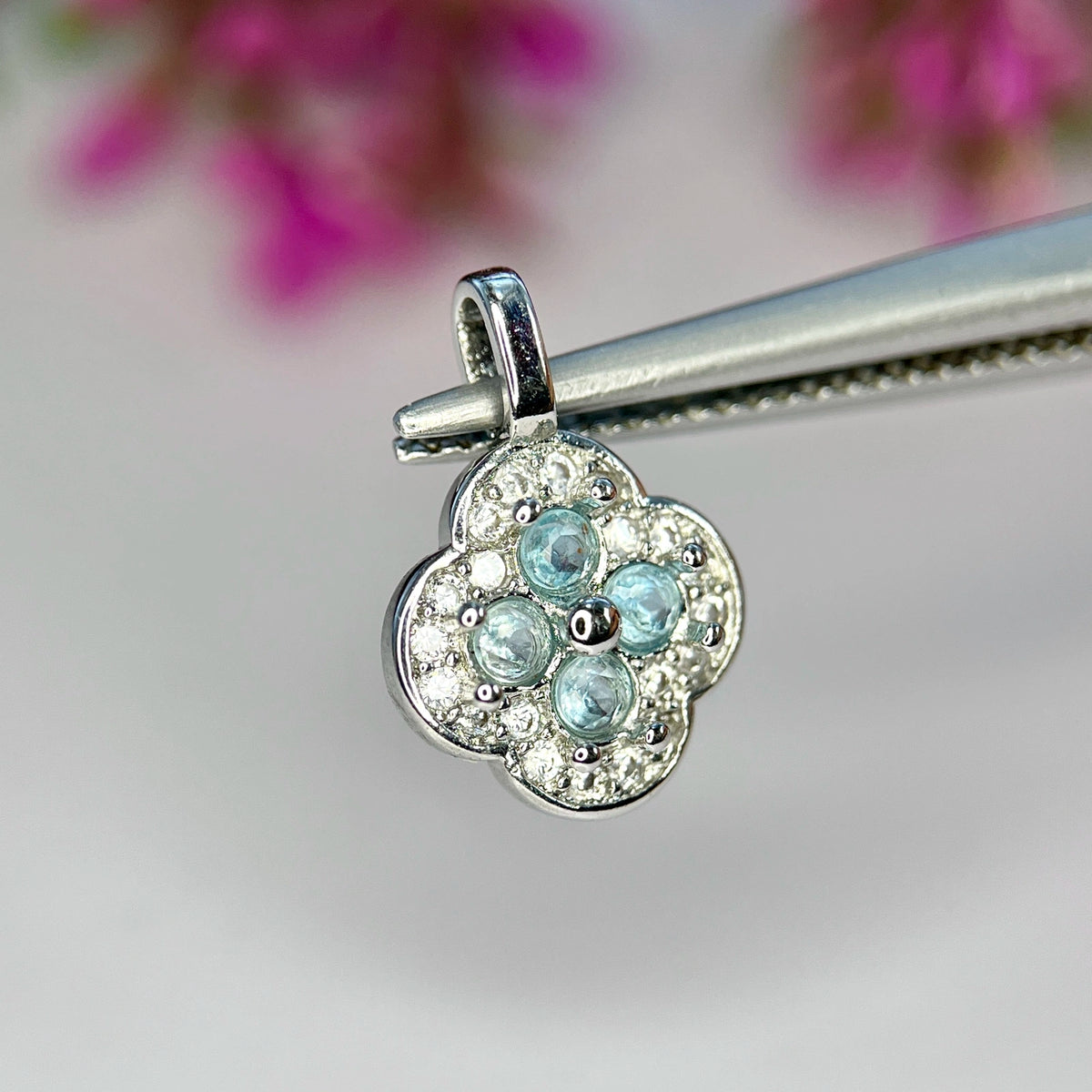 Natuurlijke Blauwachtige Aquamarijn Hanger met CZ – Rhodium Plated
