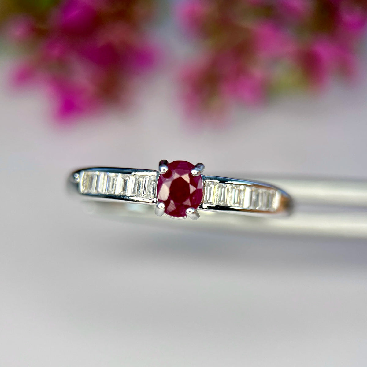 Natuurlijke Robijn Ring met Zirkonia – Glass Filled & Rhodium Plated