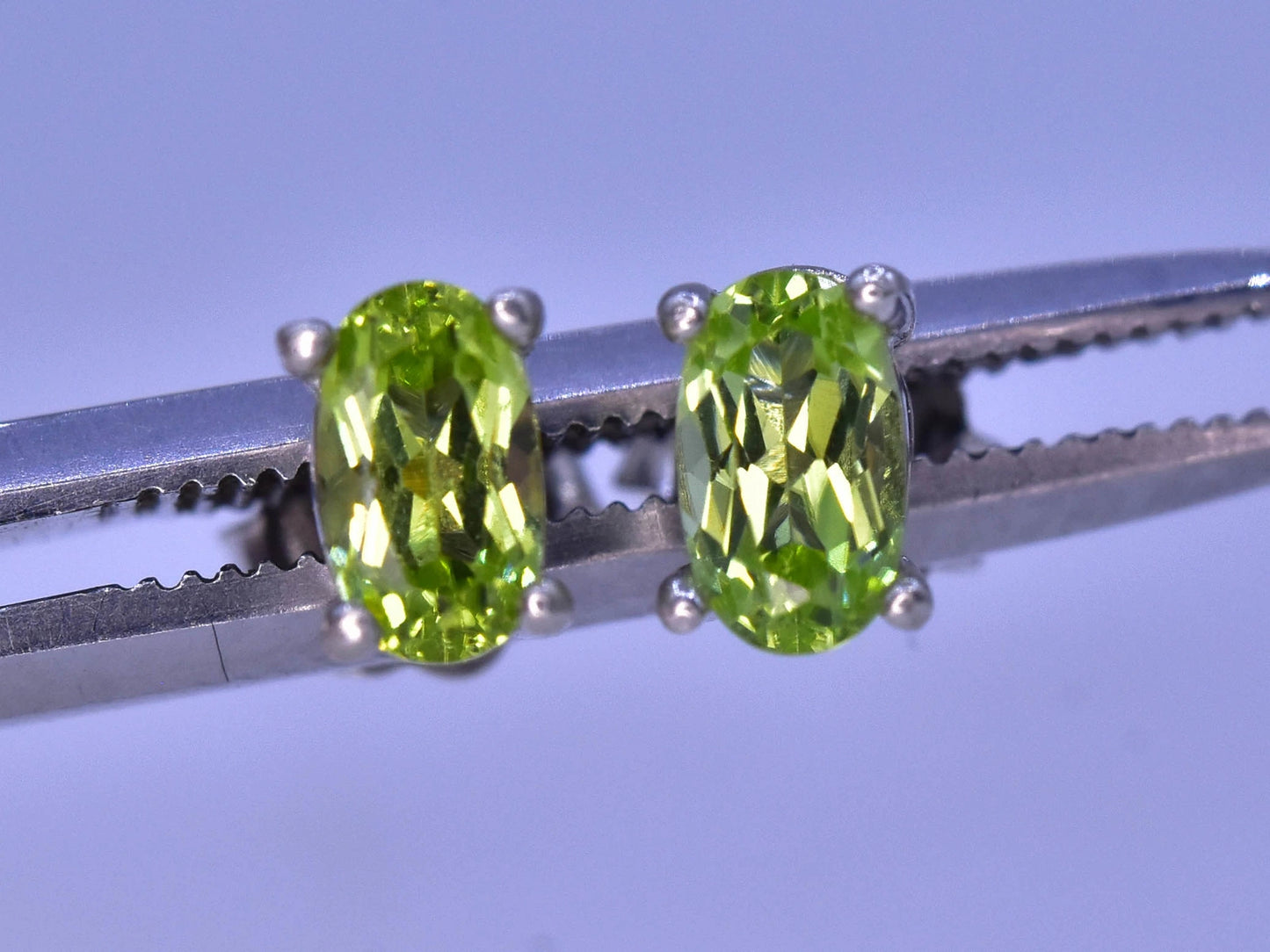 Natuurlijke oorbellen met peridoot – 3.80 ct, groen, 925 sterling zilver