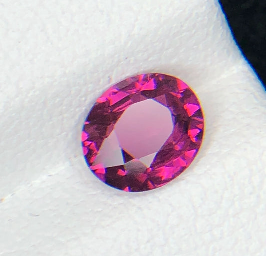 Natuurlijke Rozerode Granaat 1,05 ct – Ovaal Geslepen Losse Edelsteen