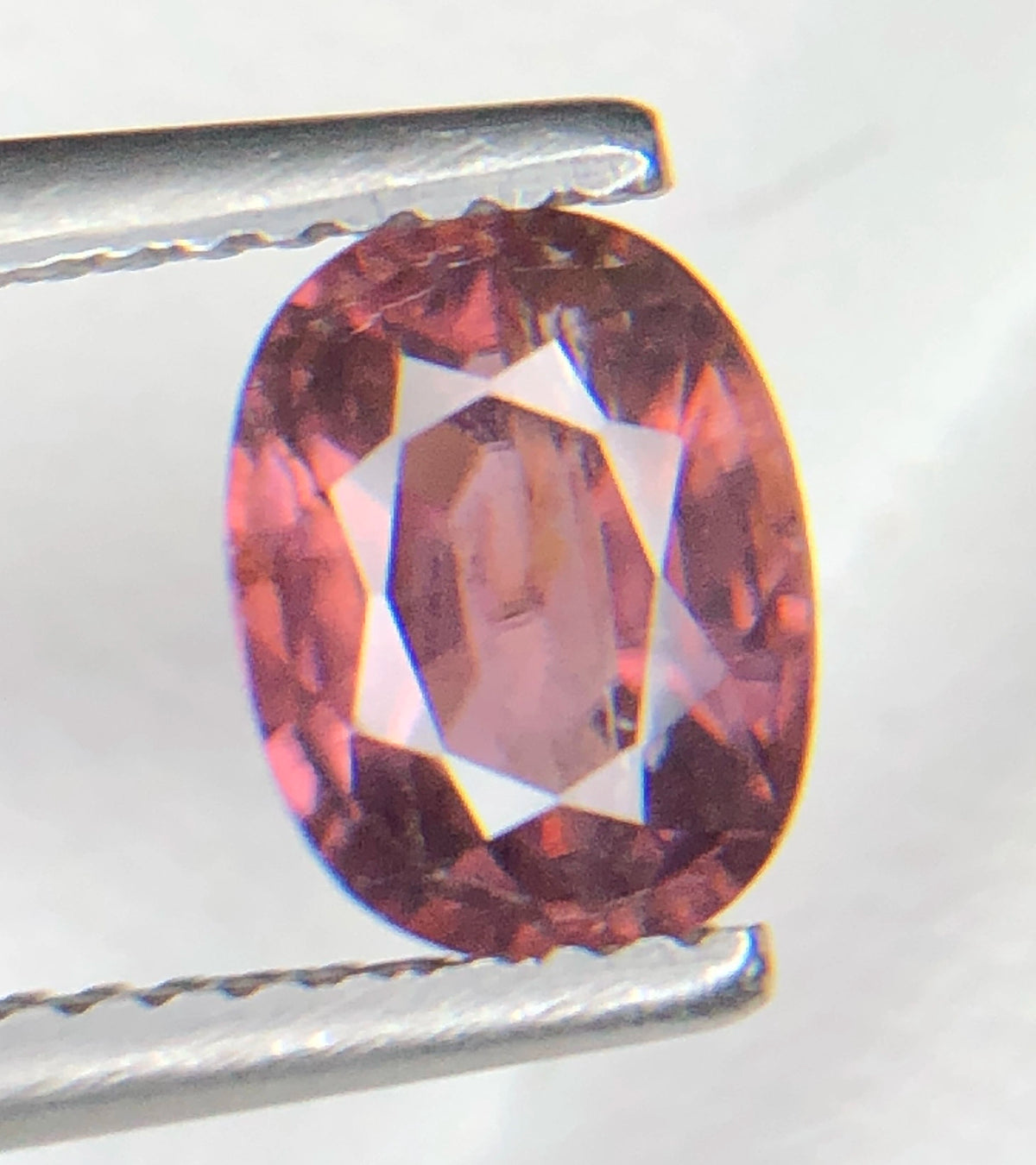 Natuurlijke Roze Zirkoon 2,20 ct – Ovaal Geslepen Losse Edelsteen