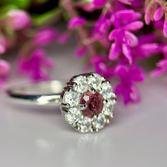 Ring met natuurlijke roze toermalijn, CZ en rhodiumplating