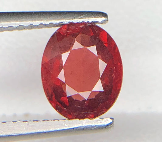 Natuurlijke Rode Granaat 1,85 ct – Ovaal Facetgeslepen Edelsteen 8,1 × 6,8 mm