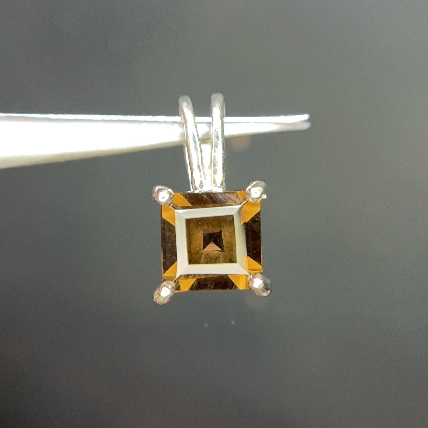 Natuurlijke rookkwartshanger – 9.12 ct, gerhodineerd, 925 sterling zilver