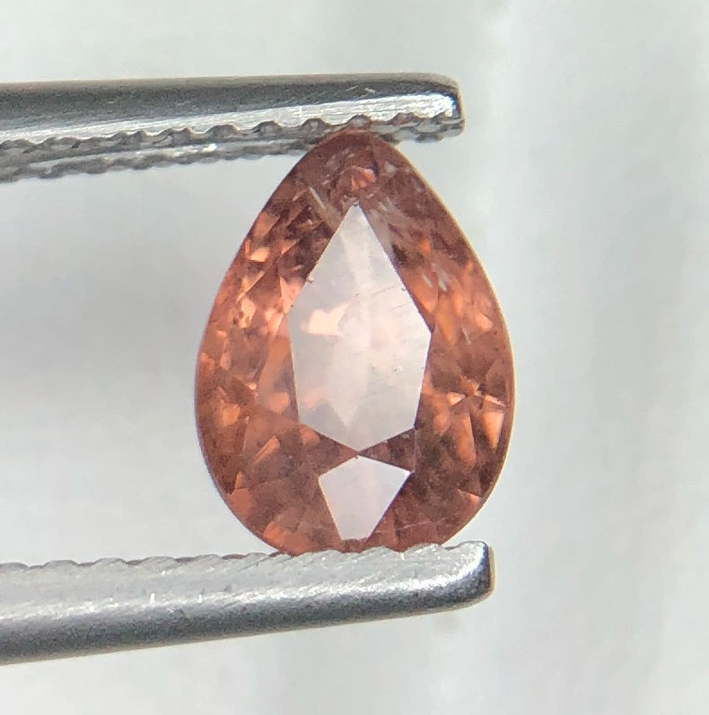Natuurlijke Gouden Zirkoon 1,80 ct – Peervorm Losse Edelsteen