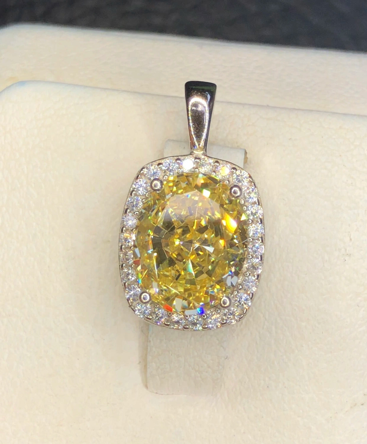 Hanger van 925 zilver met 16,90 ct fonkelende CZ/moissaniet