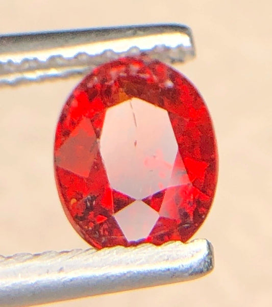 Natuurlijke Spessartien Granaat 1,30 ct – Ovaal Facetgeslepen Oranje-Rode Edelsteen 6,5 × 5,1 mm