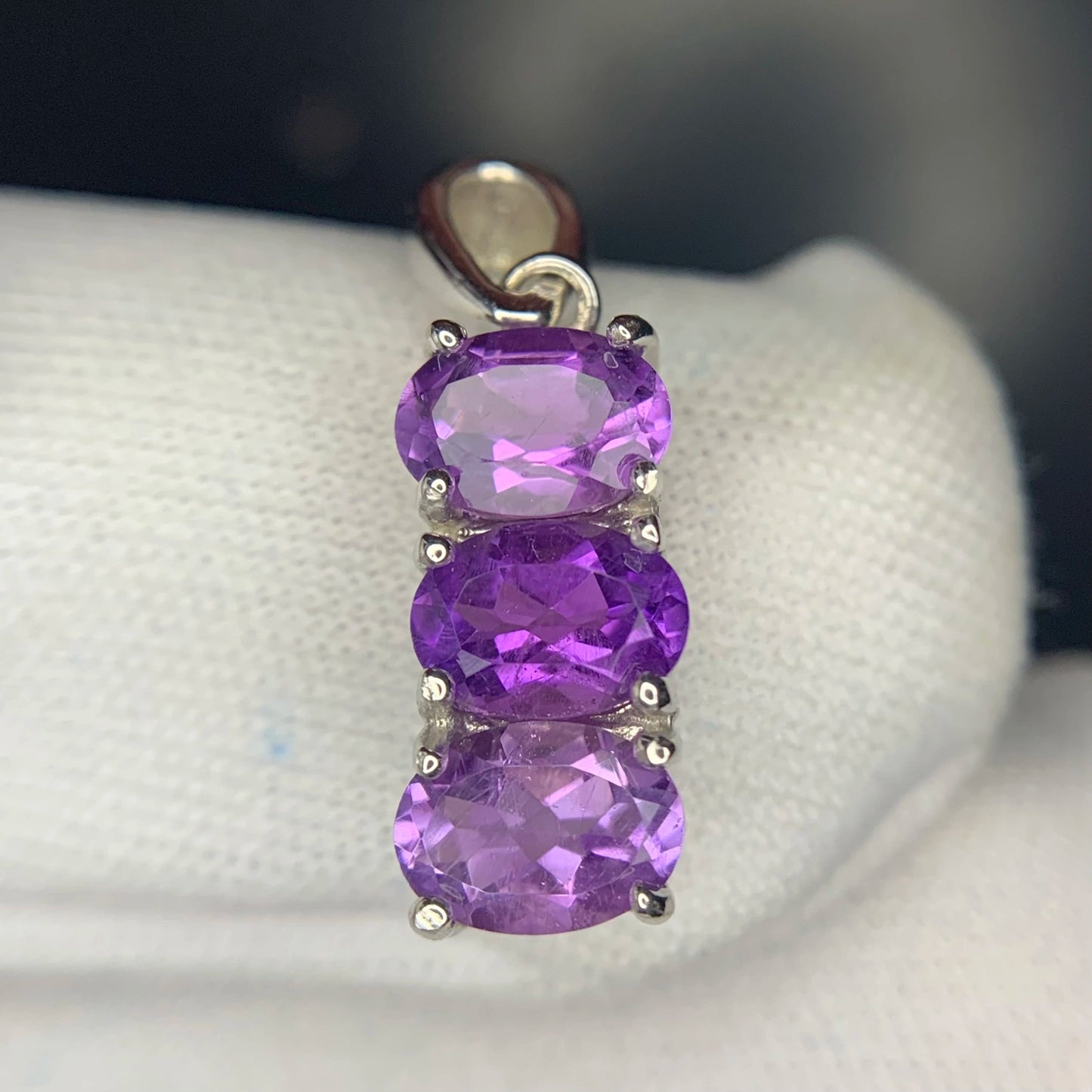 Natuurlijke amethisthanger – 10.96 ct, gerhodineerd, 925 sterling zilver