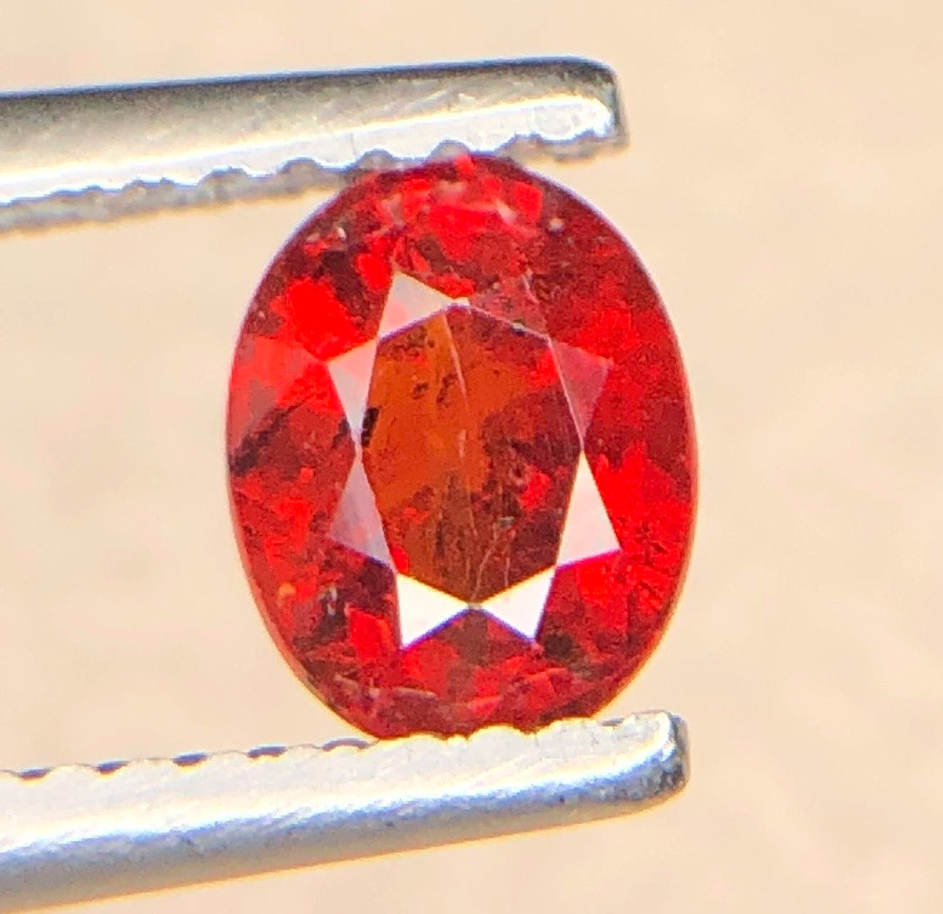 Natuurlijke Spessartien Granaat 1,30 ct – Ovaal Facetgeslepen Oranje-Rode Edelsteen 6,5 × 5,1 mm