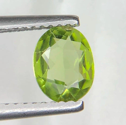 Natuurlijke Peridoot 1,05 ct – Ovaal Geslepen Losse Edelsteen