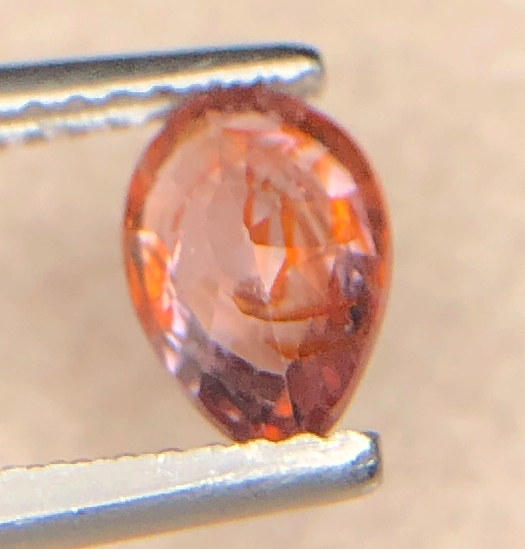 Natuurlijke Zirkoon 1,45 ct – Ovaal Facetgeslepen Perzik-Roze Edelsteen 7,2 × 5 mm