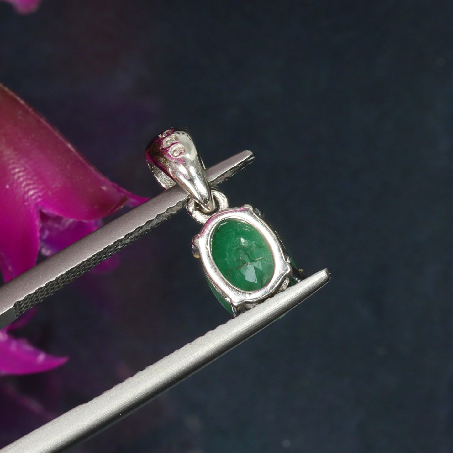 BIGL-gecertificeerde hanger van 925 sterling zilver met levendige groene natuurlijke smaragd